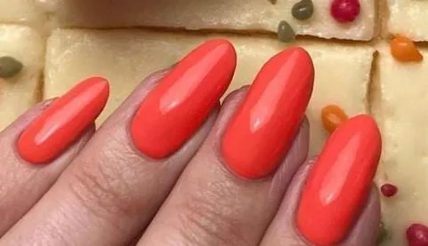 B-Day Candle * CND Vinylux