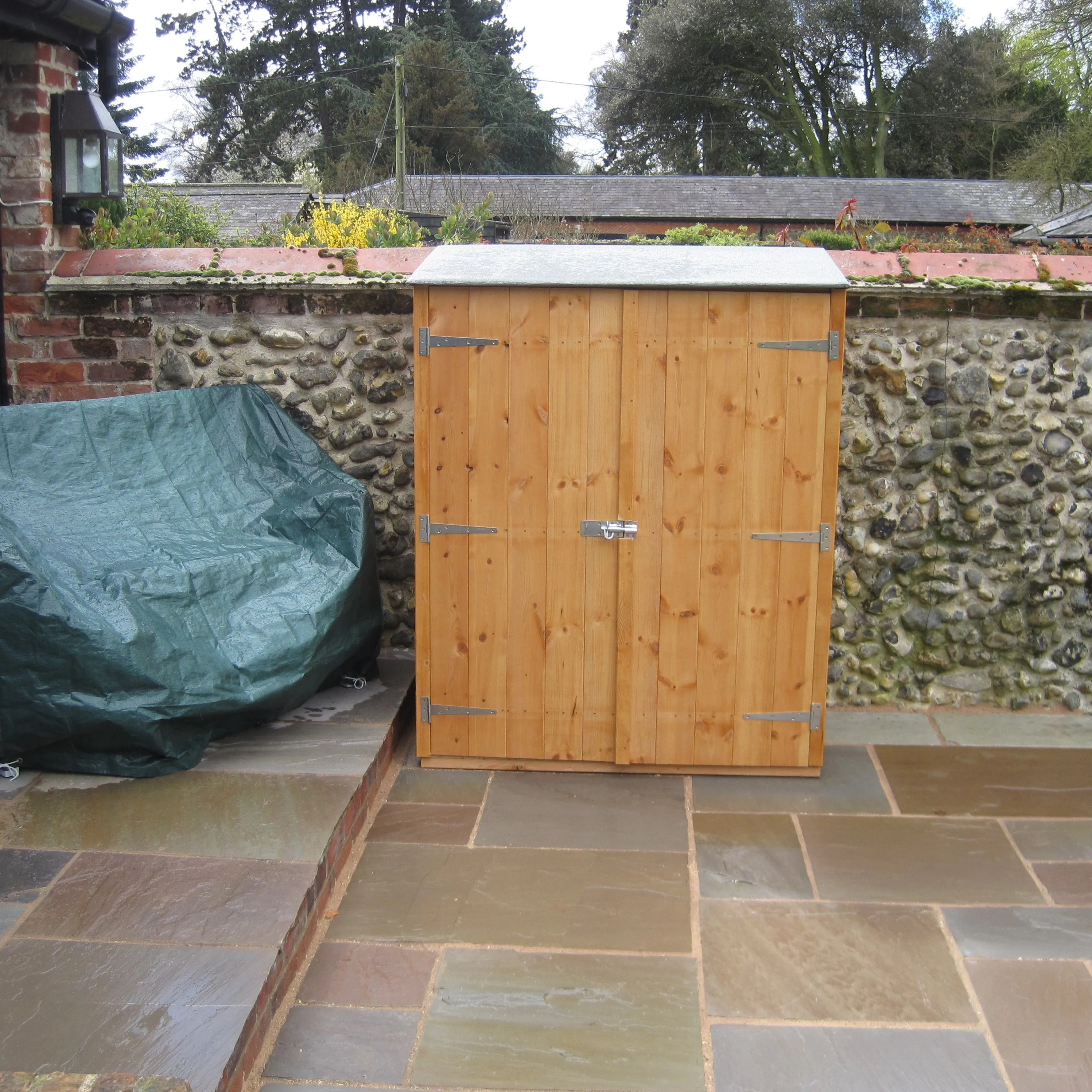Garden Store Large (4' x 2')