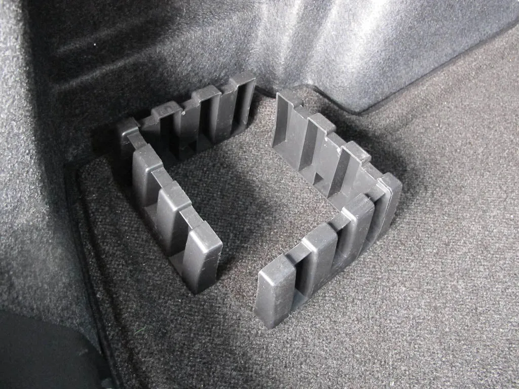MK6 Jetta CarGo Mat with Divider Blocks