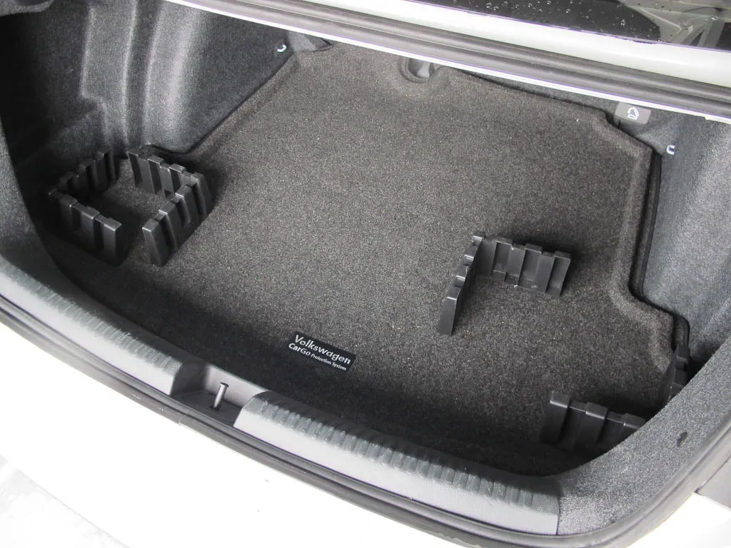 MK6 Jetta CarGo Mat with Divider Blocks